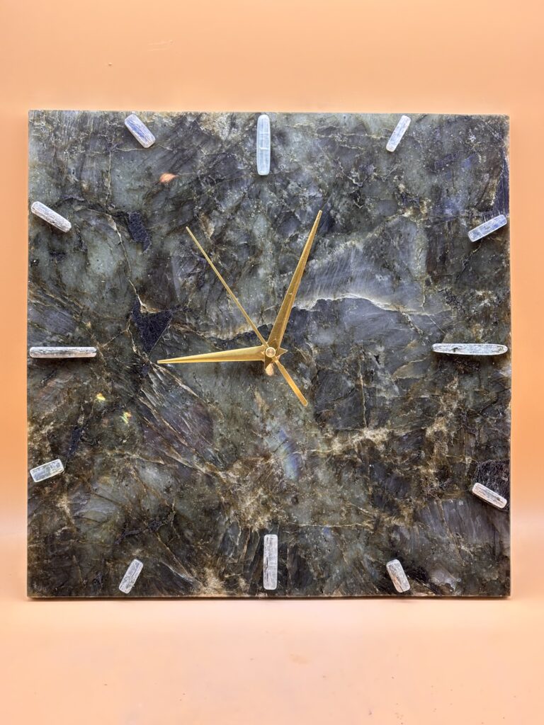 Wanduhr " Disthen auf Spectrolit "