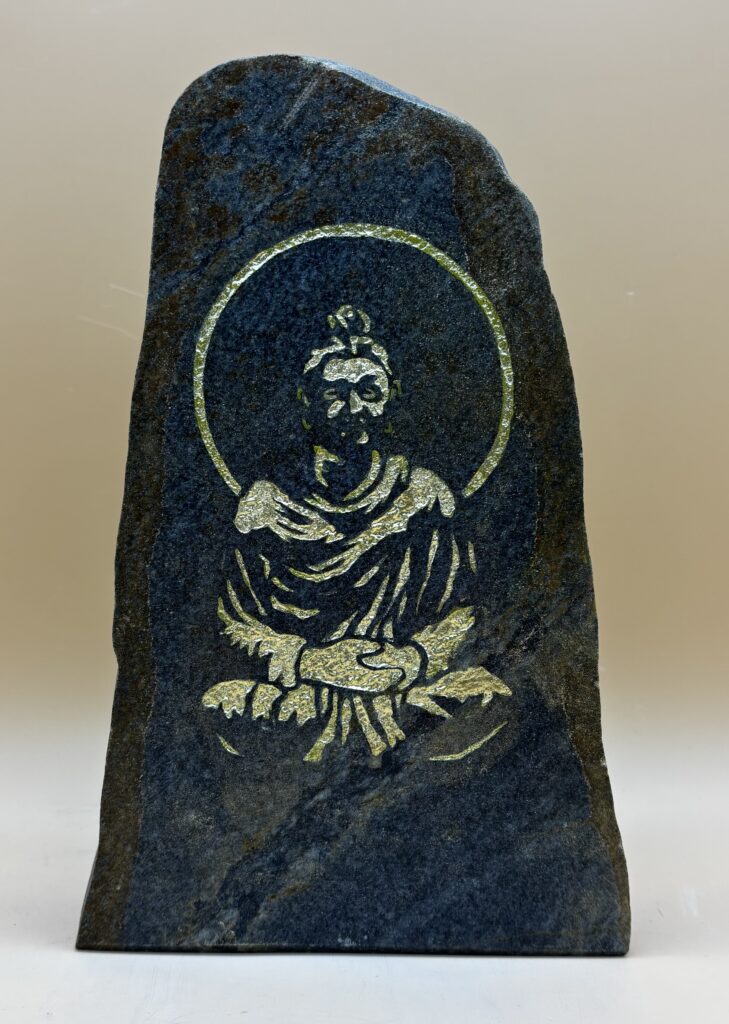 Buddha in Binna-Gletscher-Geröll