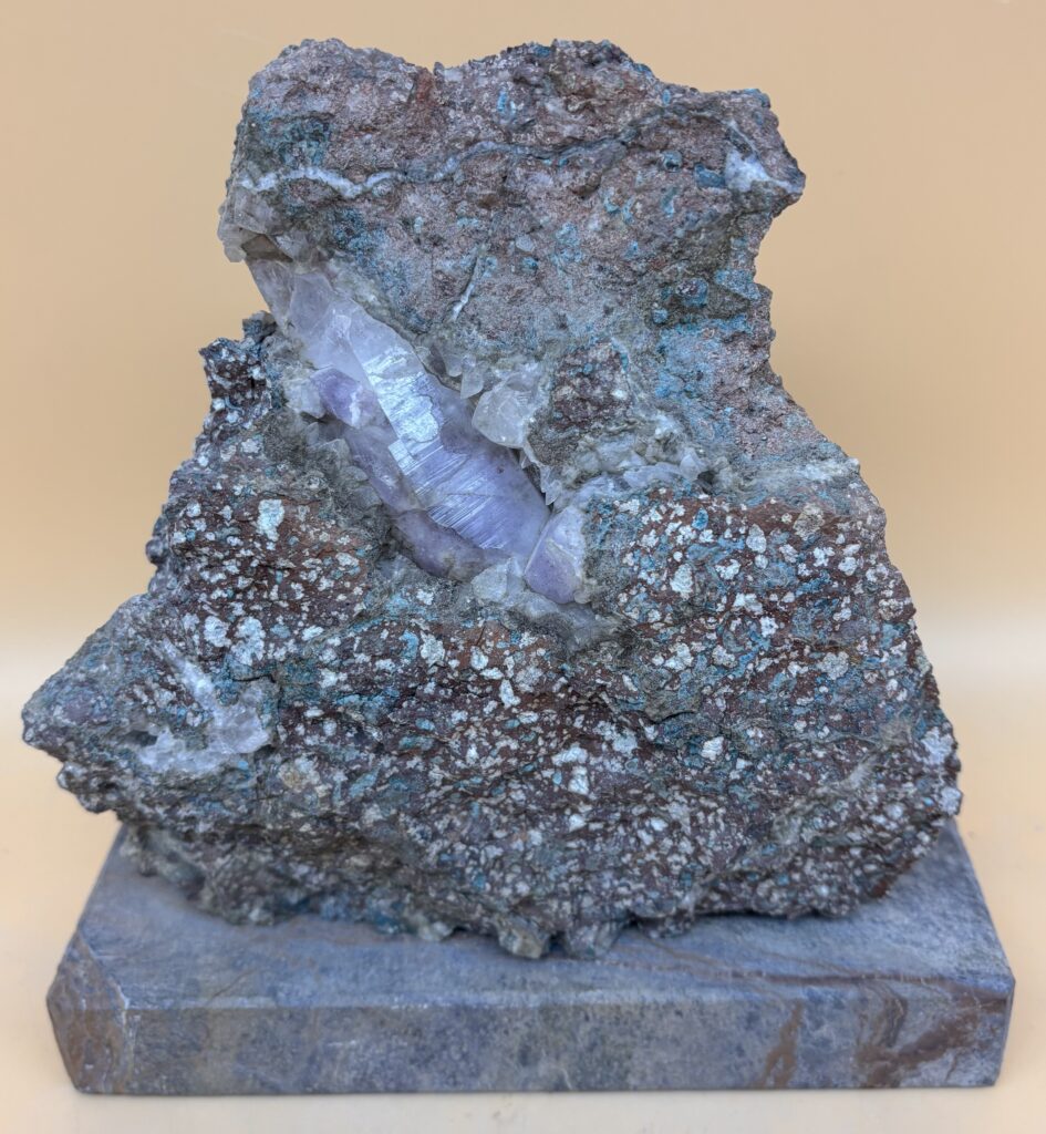 Amethyst im Basalt