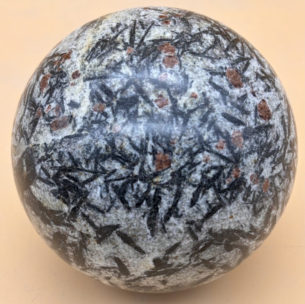 Hornblende Granat Schiefer Kugel