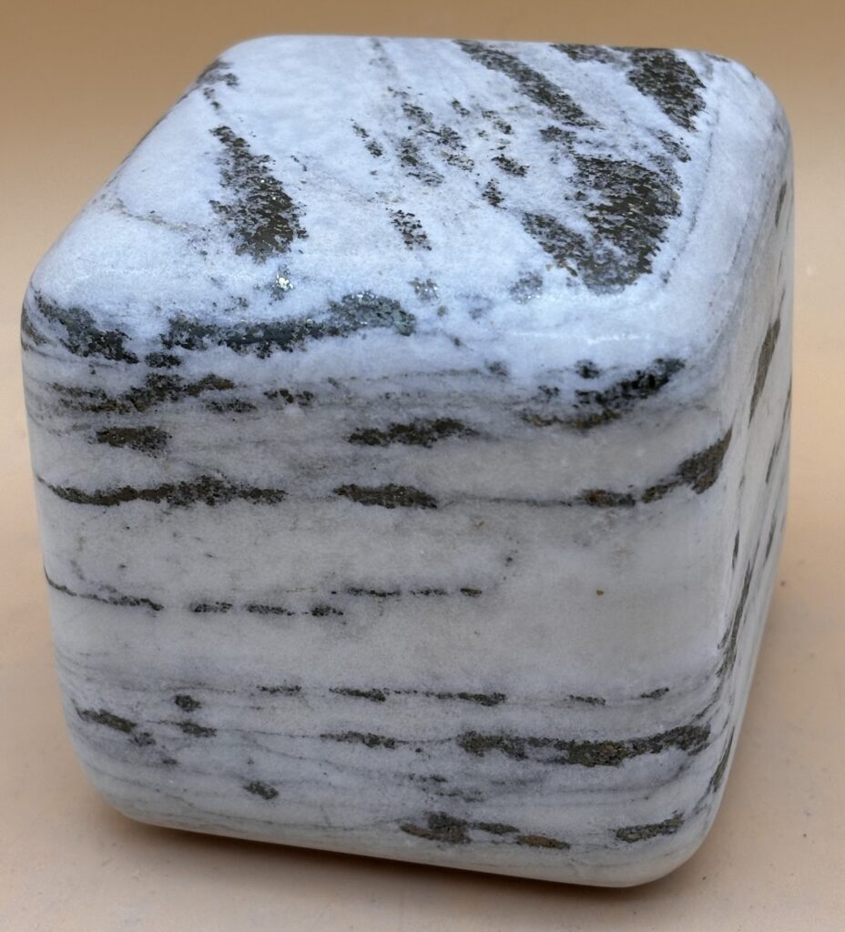 Walliser Goldmarmor Würfel