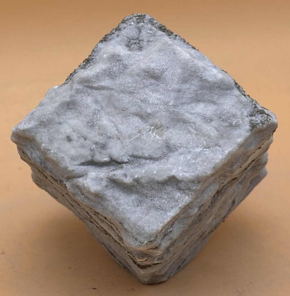 Goldmarmor Würfel