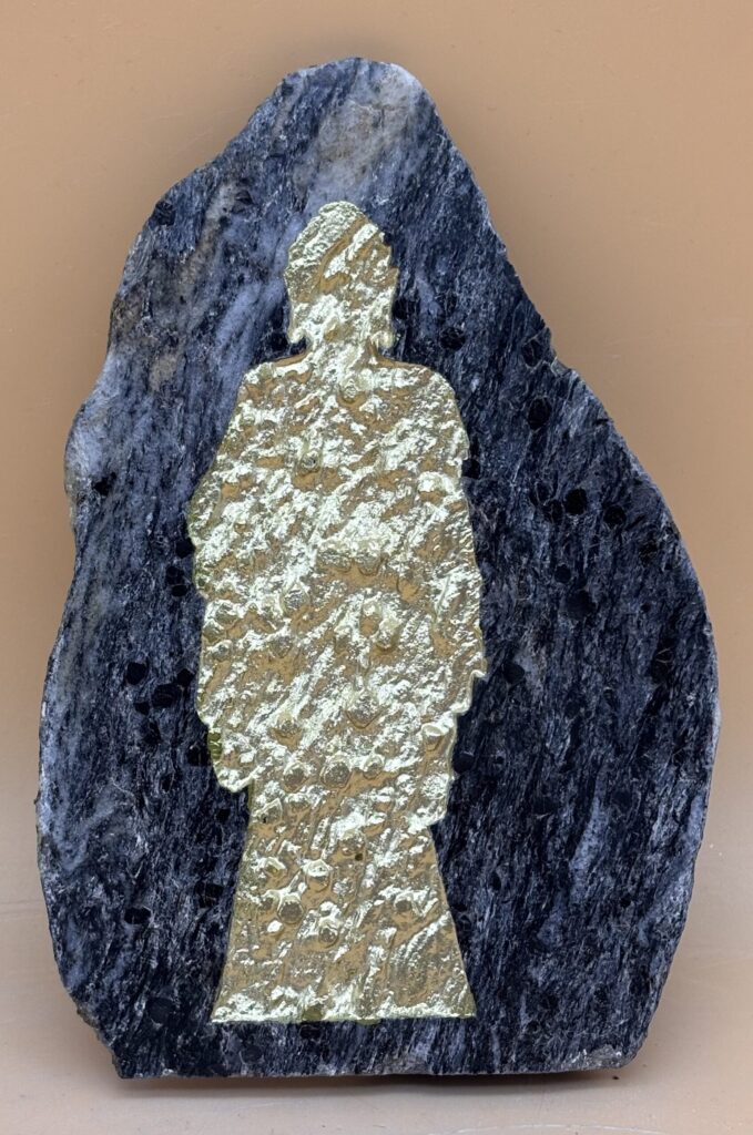 Buddha im Bündnerschiefer