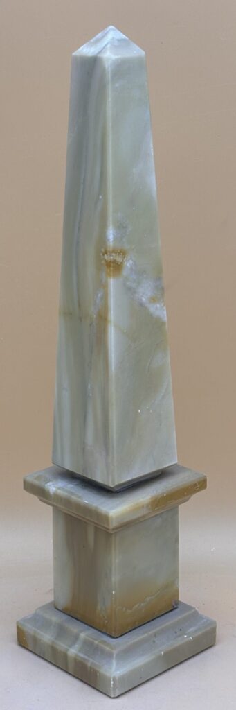 Obelisk Giallo Siena