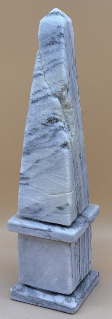 Obelisk Walliser Goldmarmor