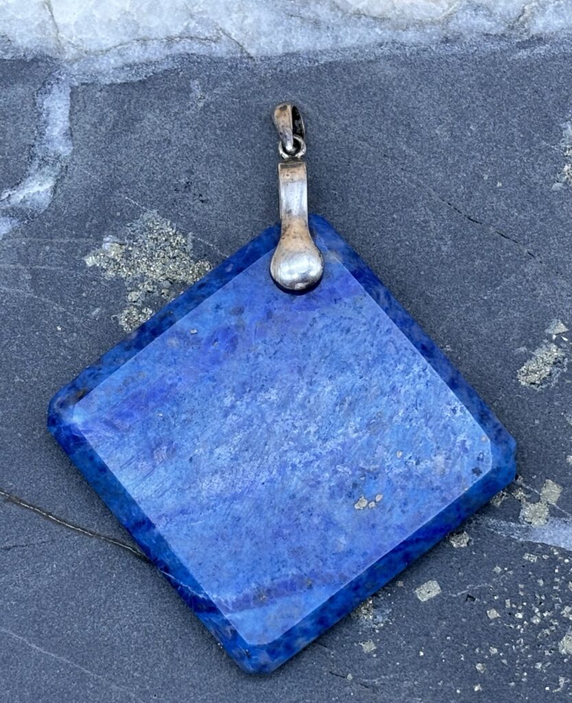 "Carre" Lapislazuli-Anhänger