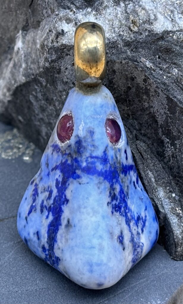 "guter Riecher" Anhänger aus Lapislazuli